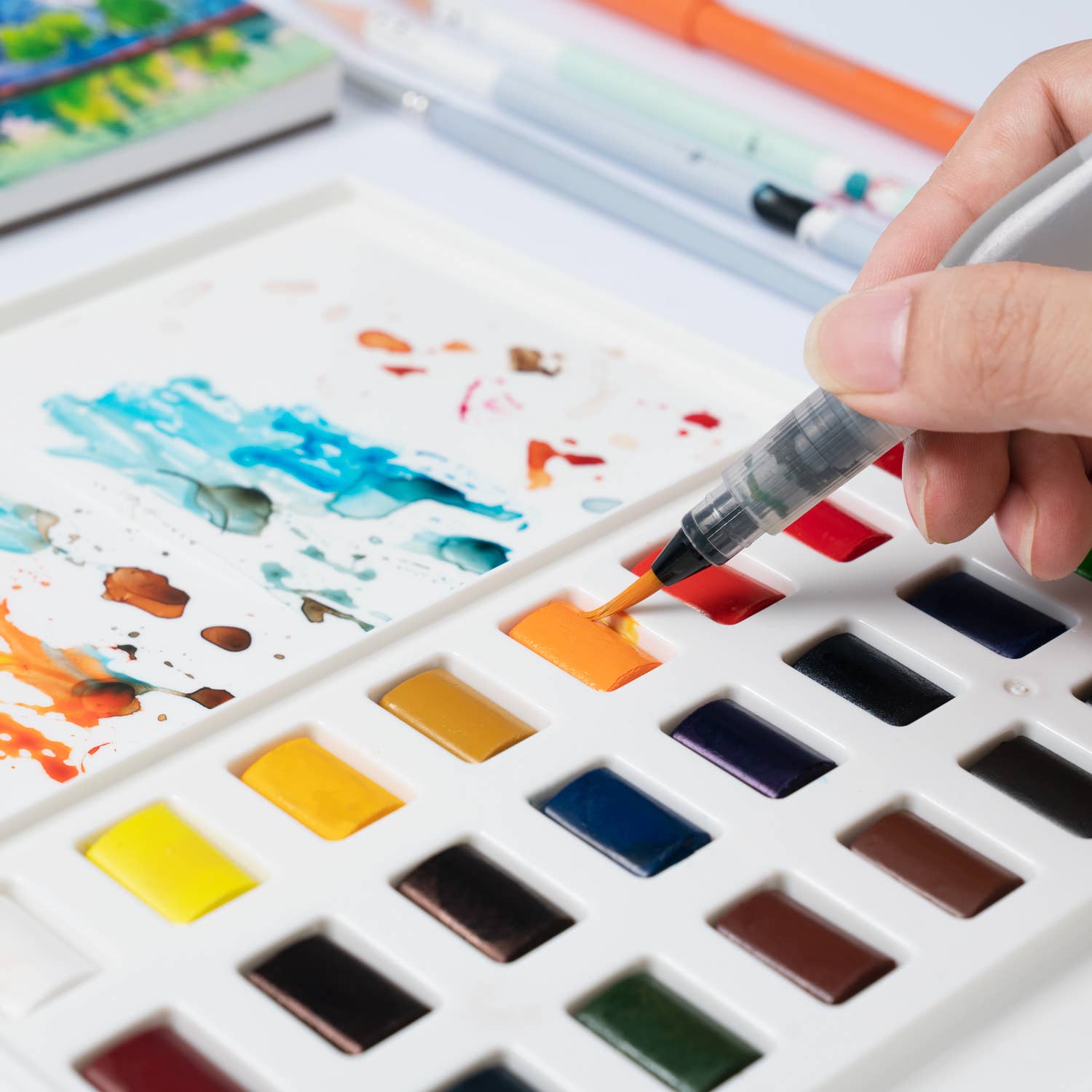 Watercolour Kit 24 Half-Pans & Waterbrush