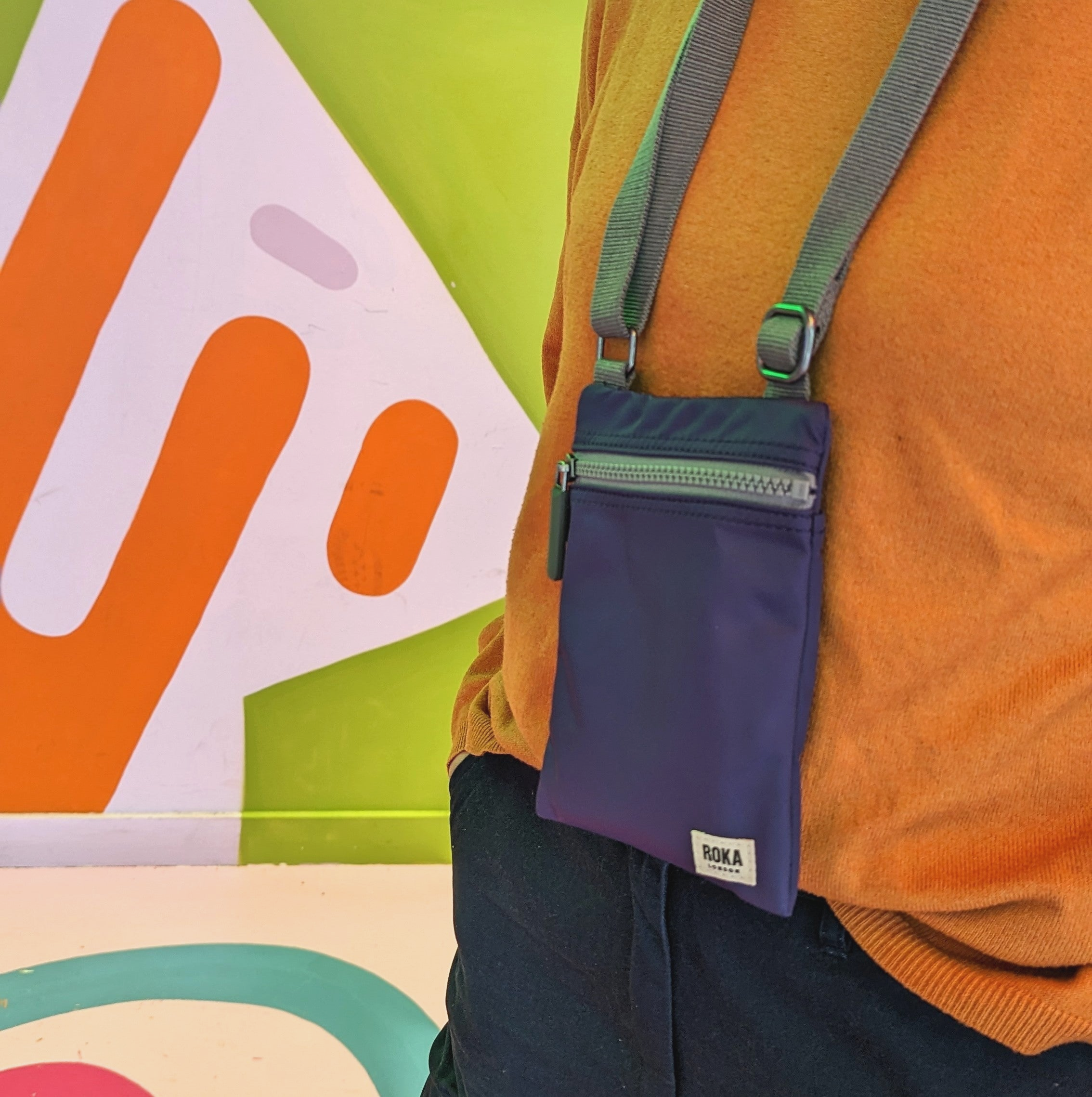 Neon Pink Chelsea Travel Pocket