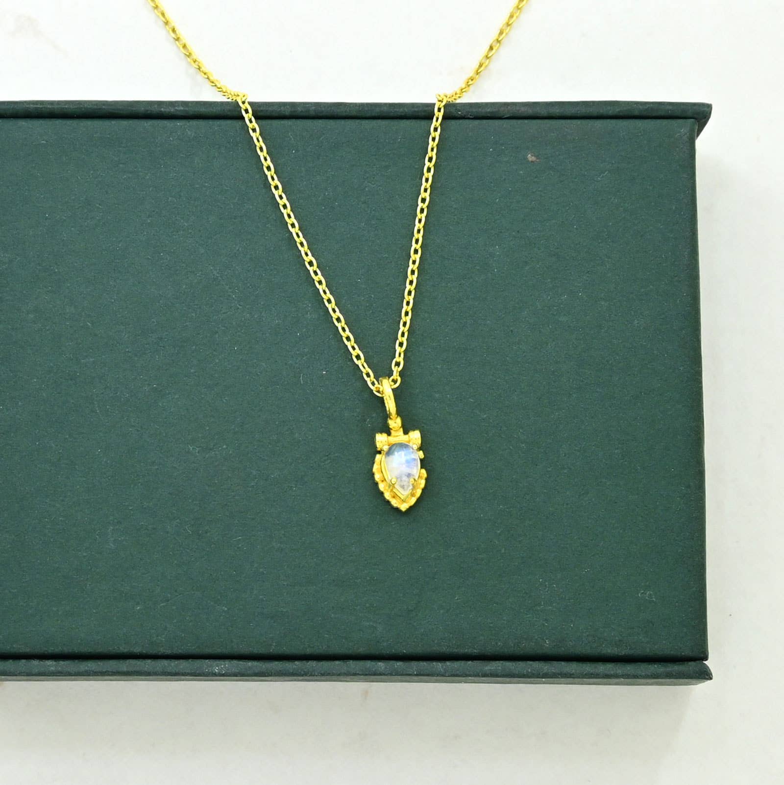 Boho Necklace Gold Plated - Rainbow Moonstone