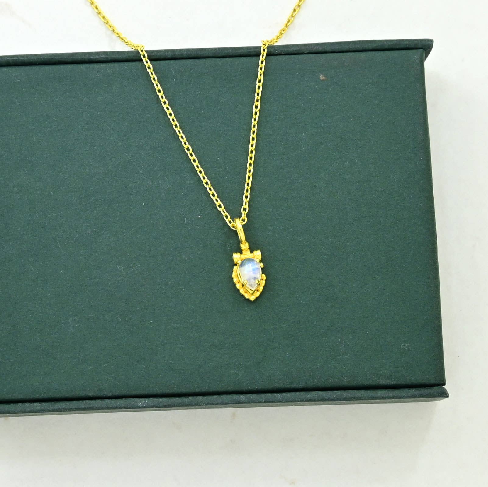 Boho Necklace Gold Plated - Rainbow Moonstone