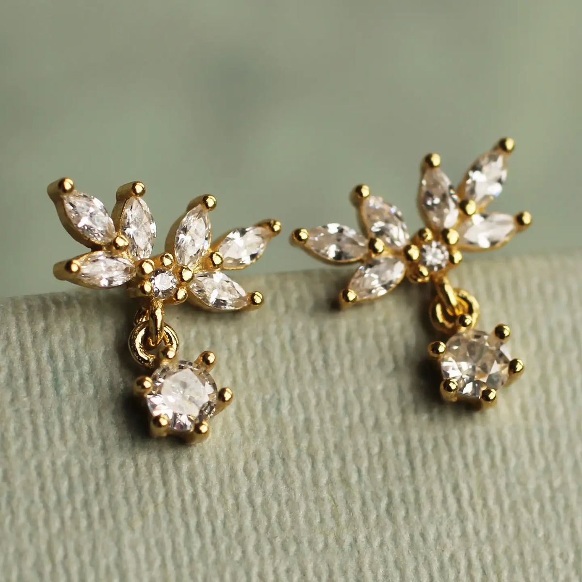 Oak Leaf Japanese Stud Earrings