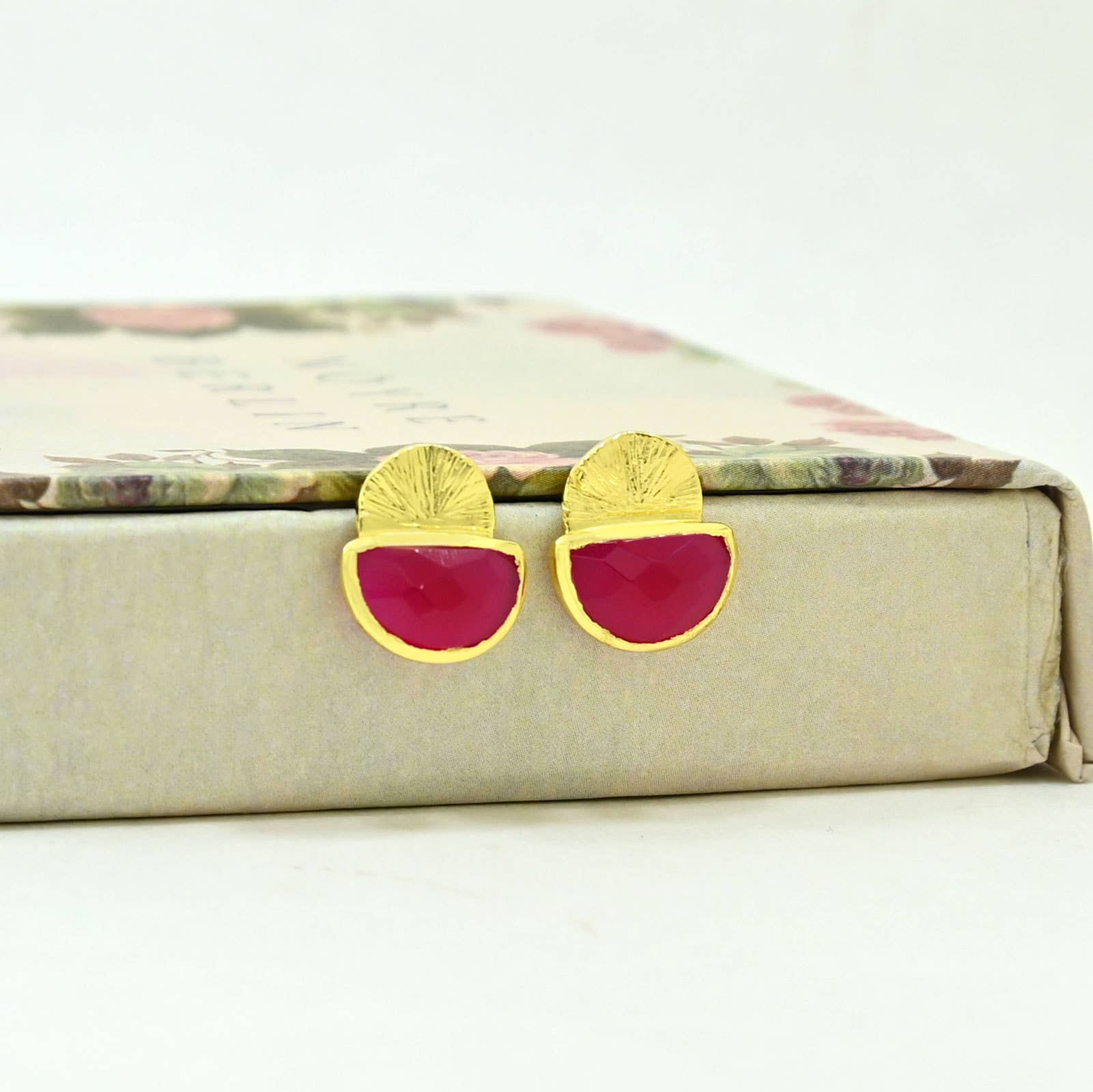 Amore Stud Earring Gold Plated - Pink Jade